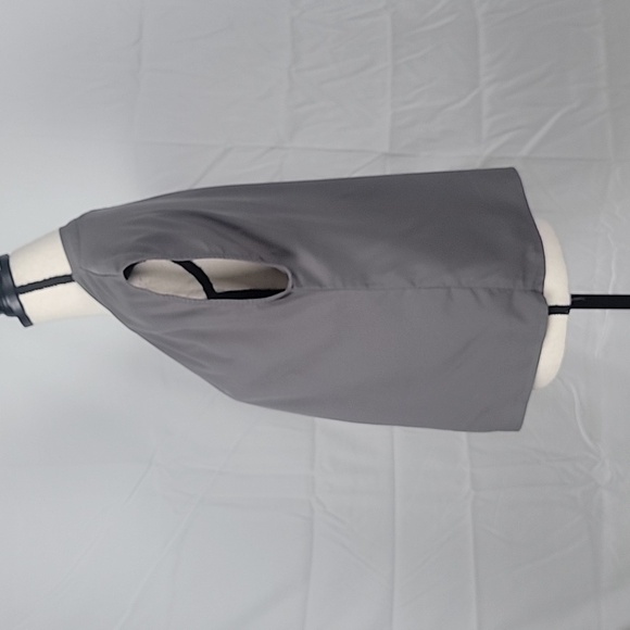 Banana Republic Petite Size S Gray V Neck Blouse, Excellent Used Condition - Picture 3 of 11